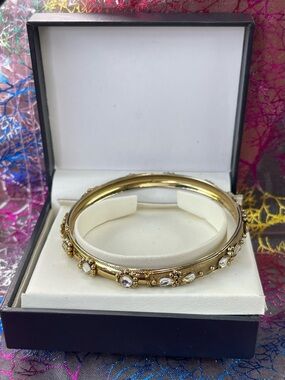 1 bracelet